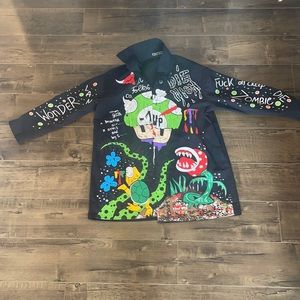 Fits over size and it has pockets